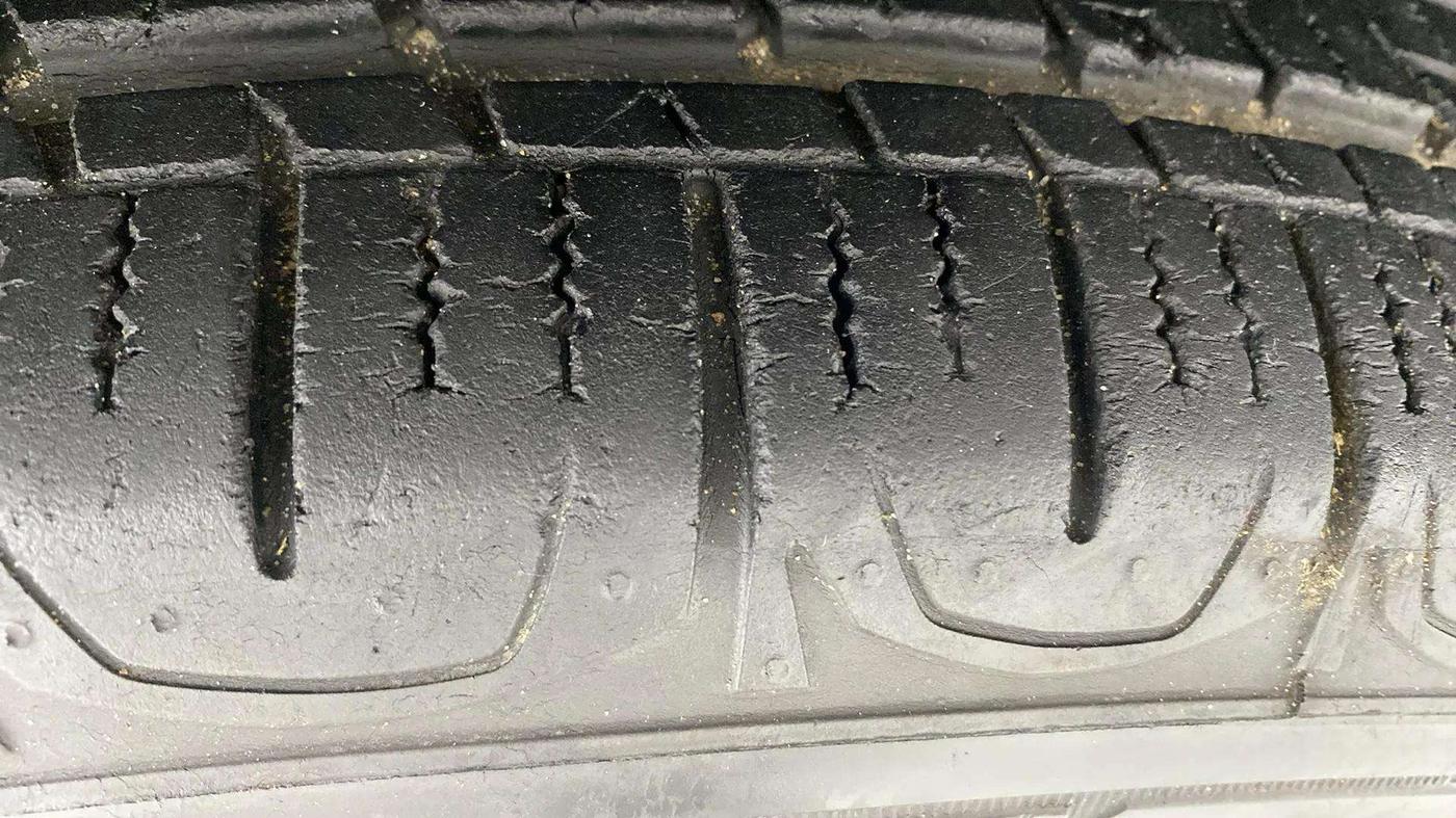 2020 Jeep Compass LONGITUDE PLUS 1.4 PETROL AT, Petrol, Automatic, 36,593 km, Right Front Tyre Tread