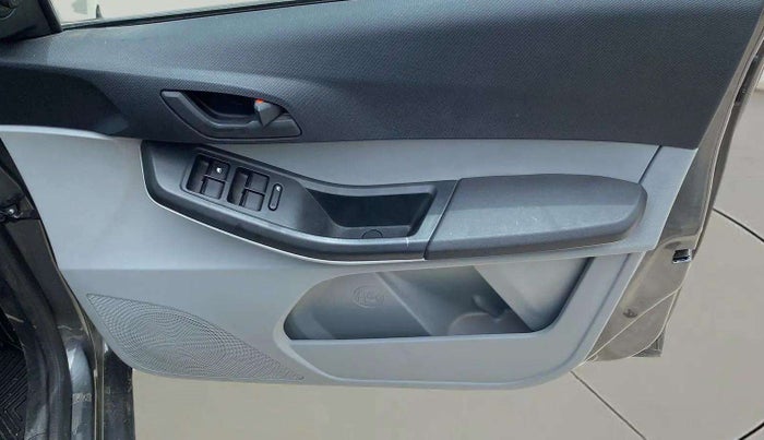 2022 Tata Tiago XT (O) PETROL, Petrol, Manual, 7,046 km, Driver Side Door Panels Control