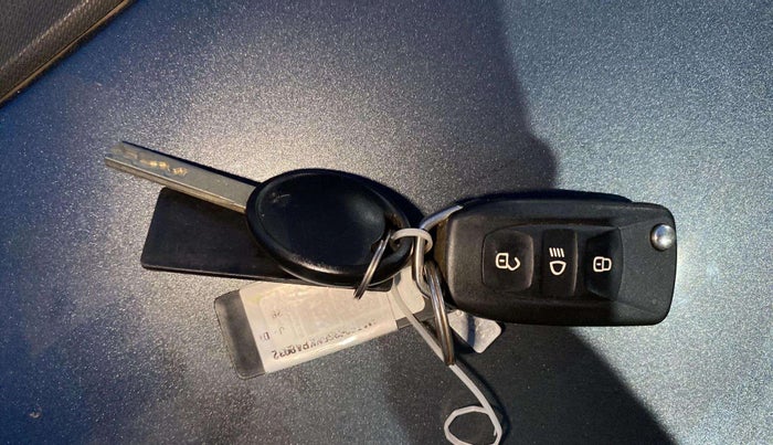 2022 Tata Tiago XT (O) PETROL, Petrol, Manual, 7,046 km, Key Close Up