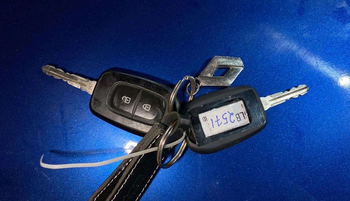 2020 Renault TRIBER RXT, Petrol, Manual, 57,761 km, Key Close Up