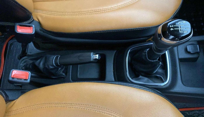2019 Renault Kwid RXT 1.0 (O), Petrol, Manual, 9,444 km, Gear Lever