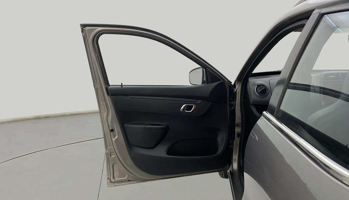 2019 Renault Kwid RXT 1.0 (O), Petrol, Manual, 9,444 km, LHS Front Door