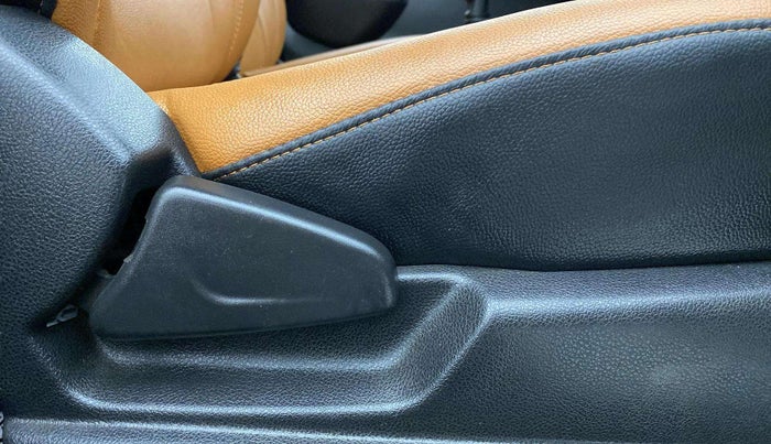 2019 Renault Kwid RXT 1.0 (O), Petrol, Manual, 9,444 km, Driver Side Adjustment Panel
