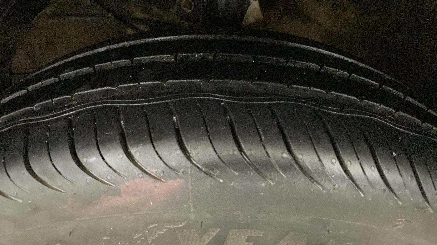 2019 Maruti Ertiga ZXI+ SHVS, Petrol, Manual, 35,516 km, Left Front Tyre Tread