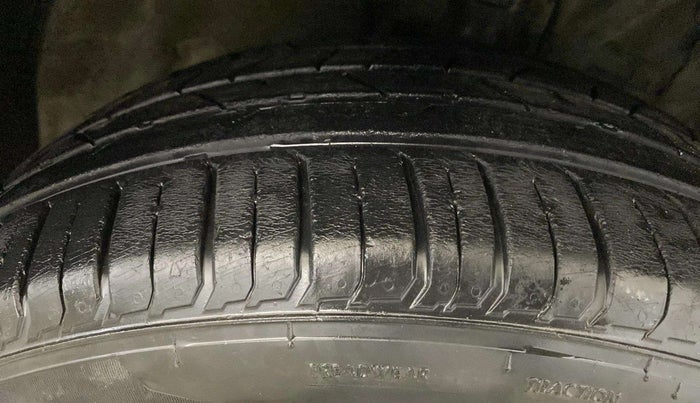 2016 Hyundai Creta SX PLUS 1.6 PETROL, Petrol, Manual, 37,507 km, Right Front Tyre Tread