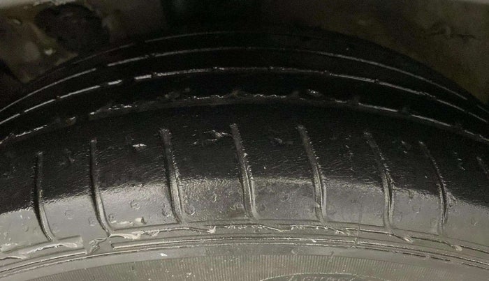 2016 Hyundai Creta SX PLUS 1.6 PETROL, Petrol, Manual, 37,507 km, Left Front Tyre Tread