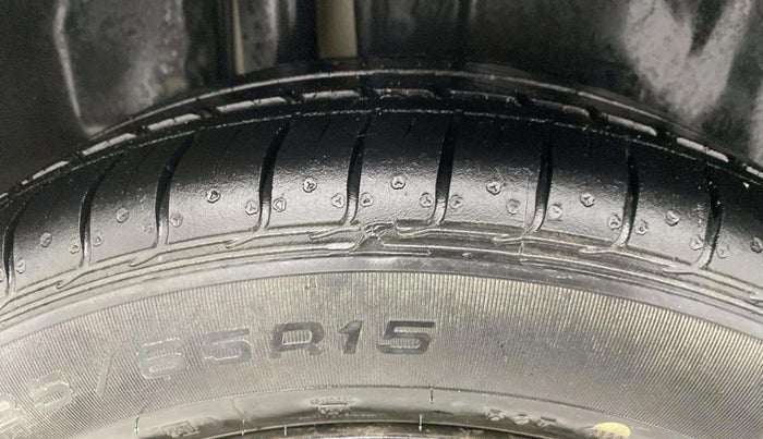 2017 Maruti Ciaz DELTA 1.4 MT PETROL, Petrol, Manual, 96,909 km, Right Rear Tyre Tread