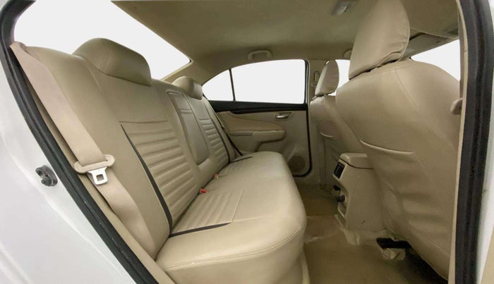 2017 Maruti Ciaz DELTA 1.4 MT PETROL, Petrol, Manual, 96,909 km, Right Side Rear Door Cabin
