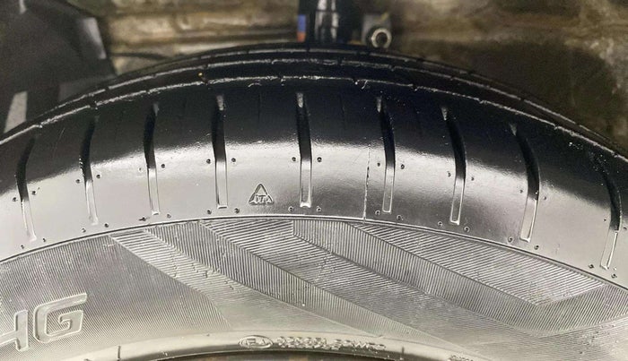 2017 Maruti Ciaz DELTA 1.4 MT PETROL, Petrol, Manual, 96,909 km, Left Front Tyre Tread