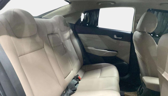2019 Hyundai Verna 1.6 VTVT SX + AT, Petrol, Automatic, 84,290 km, Right Side Rear Door Cabin