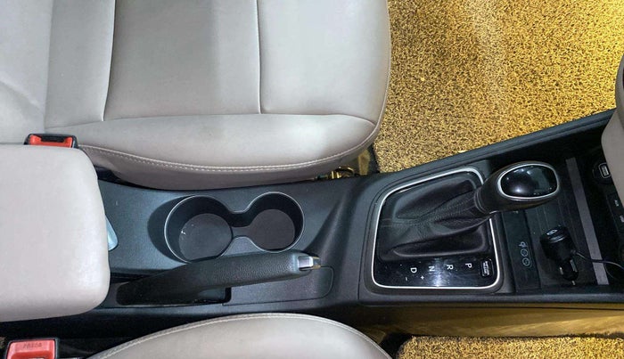 2019 Hyundai Verna 1.6 VTVT SX + AT, Petrol, Automatic, 84,290 km, Gear Lever
