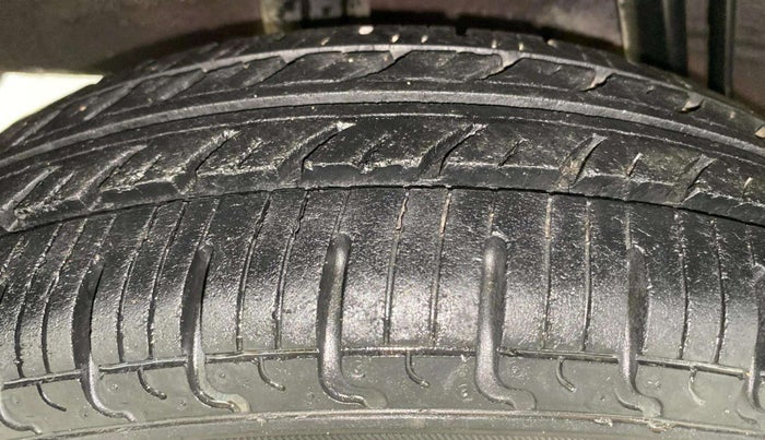 2016 Renault Kwid RXT 1.0 AMT, Petrol, Automatic, 36,097 km, Right Rear Tyre Tread