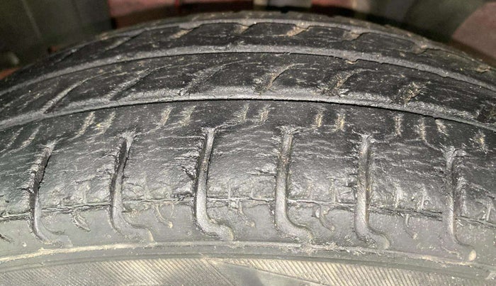 2016 Renault Kwid RXT 1.0 AMT, Petrol, Automatic, 36,097 km, Left Front Tyre Tread