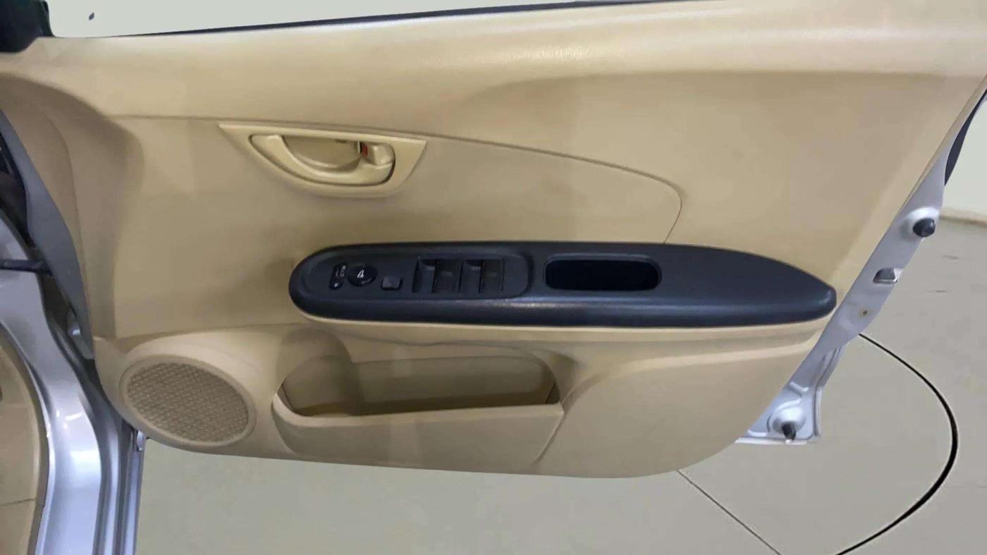 2015 Honda Amaze 1.2L I-VTEC SX, Petrol, Manual, 66,857 km, Driver Side Door Panels Control