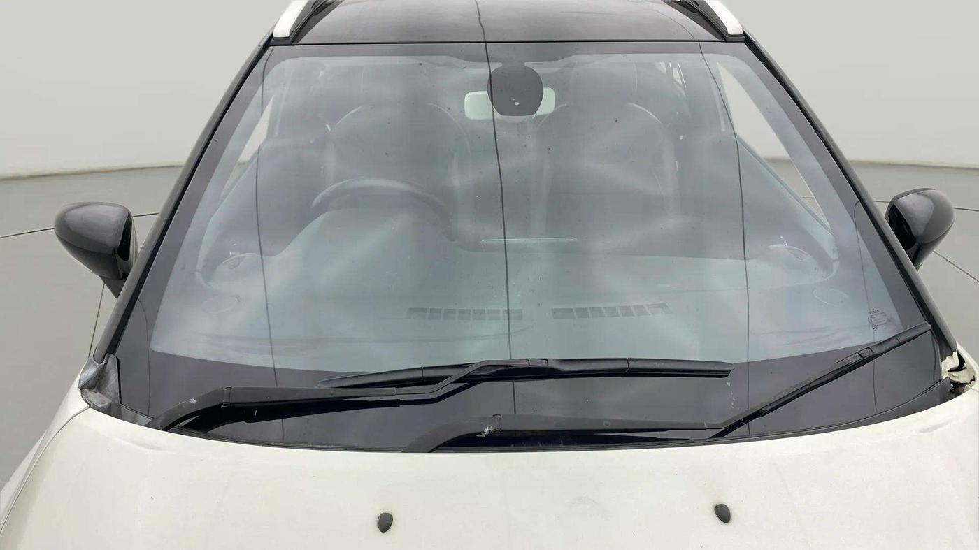 2019 Nissan Kicks XV PREMIUM O DUAL TONE DIESEL, Diesel, Manual, 78,575 km, Front Windshield