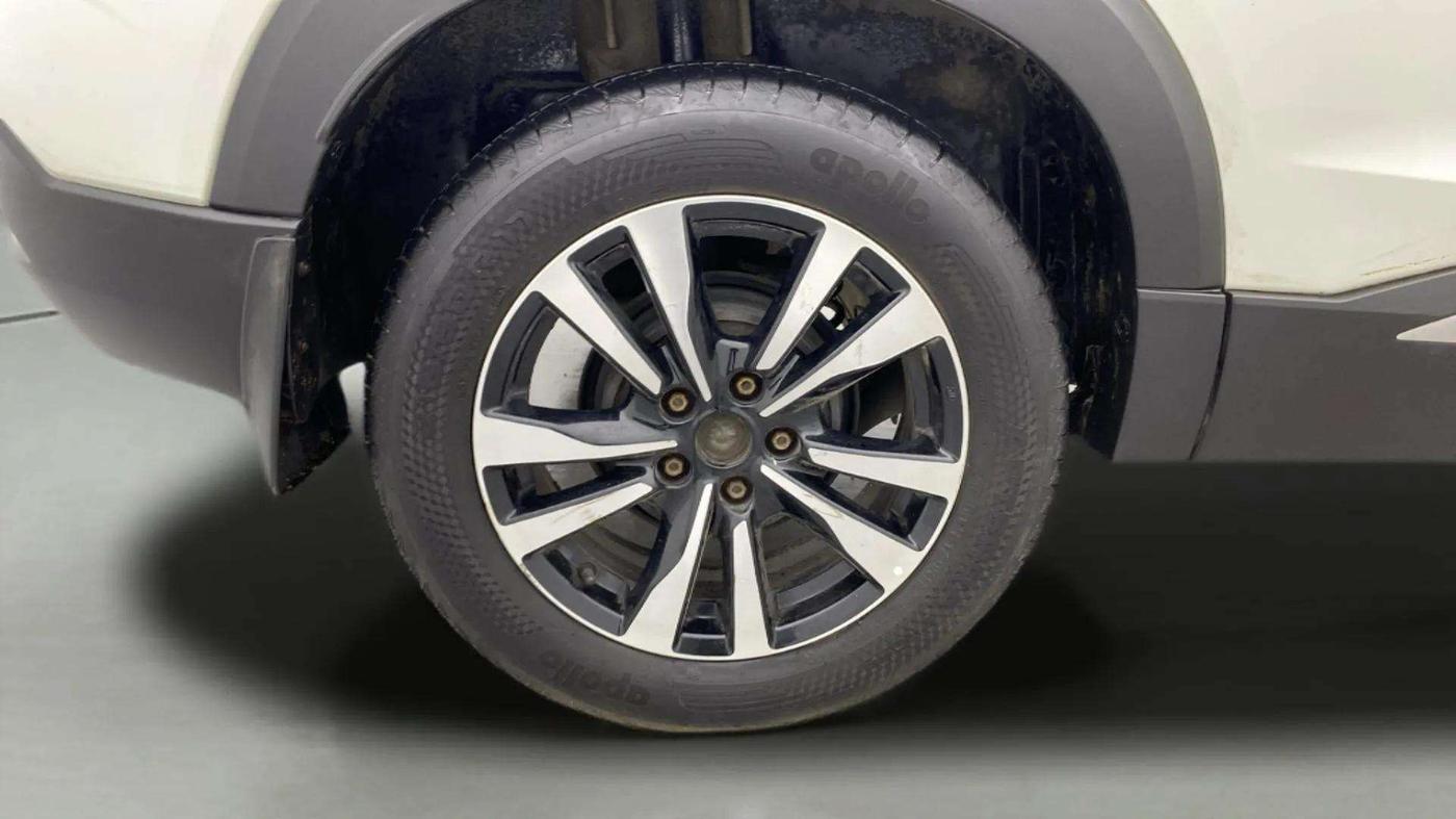 2019 Nissan Kicks XV PREMIUM O DUAL TONE DIESEL, Diesel, Manual, 78,575 km, Right Rear Wheel