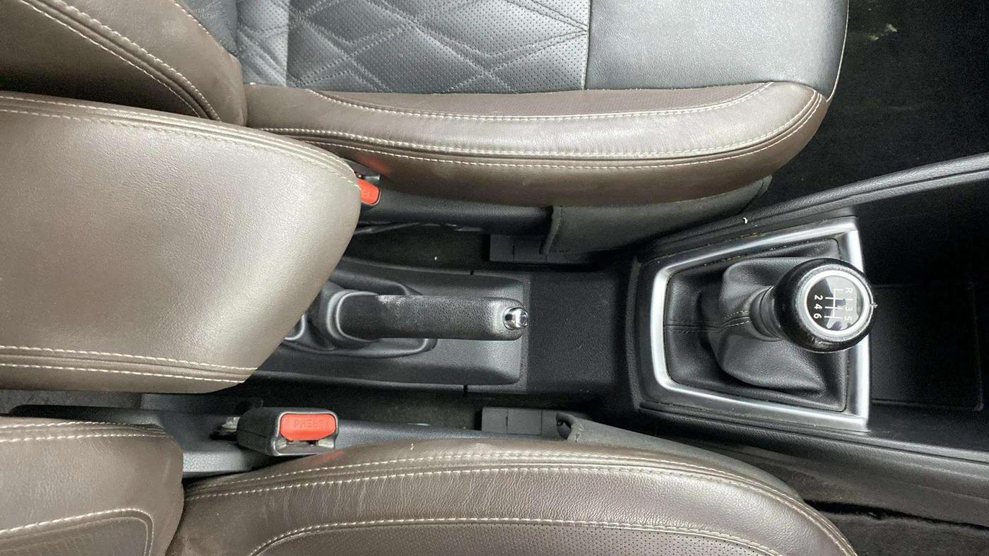 2019 Nissan Kicks XV PREMIUM O DUAL TONE DIESEL, Diesel, Manual, 78,575 km, Gear Lever