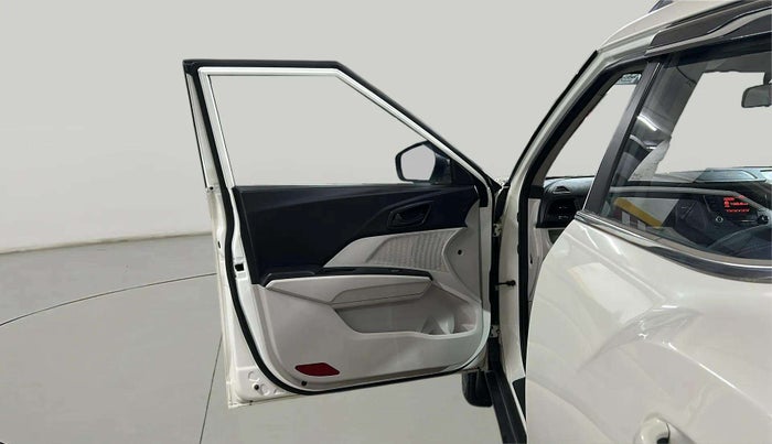 2022 Mahindra XUV300 W6 1.5 Sunroof Diesel, Diesel, Manual, 66,382 km, LHS Front Door