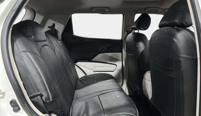 2022 Mahindra XUV300 W6 1.5 Sunroof Diesel, Diesel, Manual, 66,382 km, Right Side Rear Door Cabin