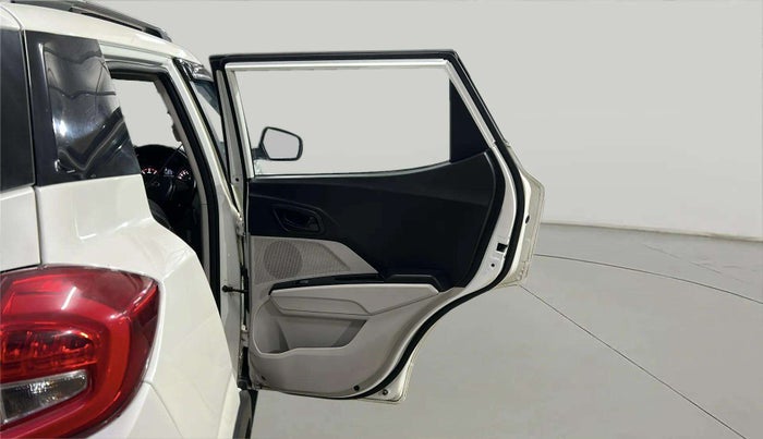 2022 Mahindra XUV300 W6 1.5 Sunroof Diesel, Diesel, Manual, 66,382 km, RHS Rear Door