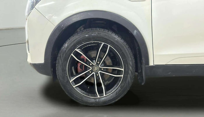 2022 Mahindra XUV300 W6 1.5 Sunroof Diesel, Diesel, Manual, 66,382 km, Left Front Wheel