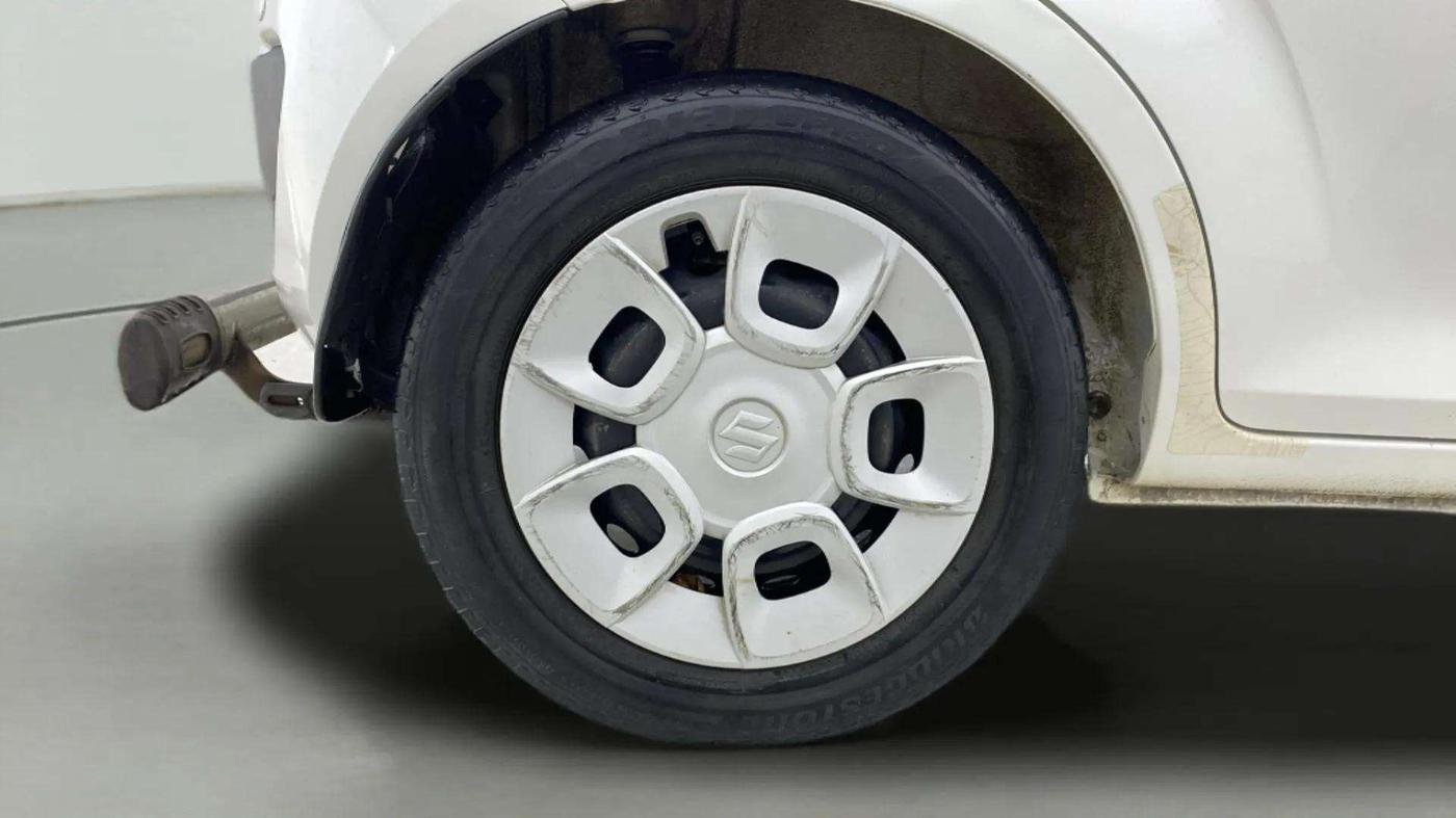 2018 Maruti IGNIS DELTA 1.2 AMT, CNG, Automatic, 85,705 km, Right Rear Wheel