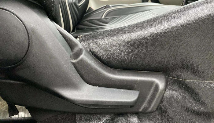 2018 Maruti IGNIS DELTA 1.2 AMT, CNG, Automatic, 85,595 km, Driver Side Adjustment Panel