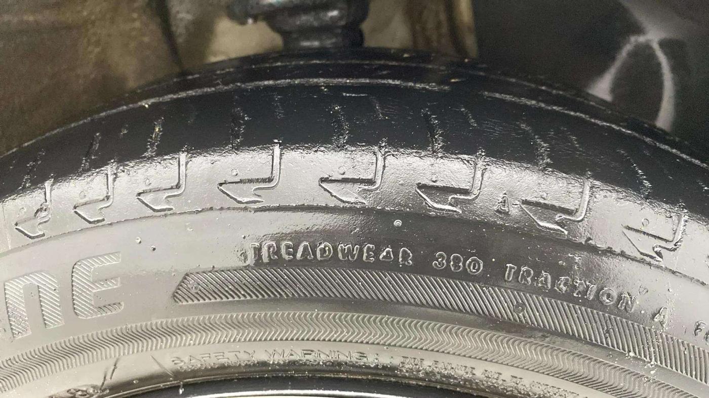 2018 Maruti IGNIS DELTA 1.2 AMT, CNG, Automatic, 85,705 km, Right Front Tyre Tread