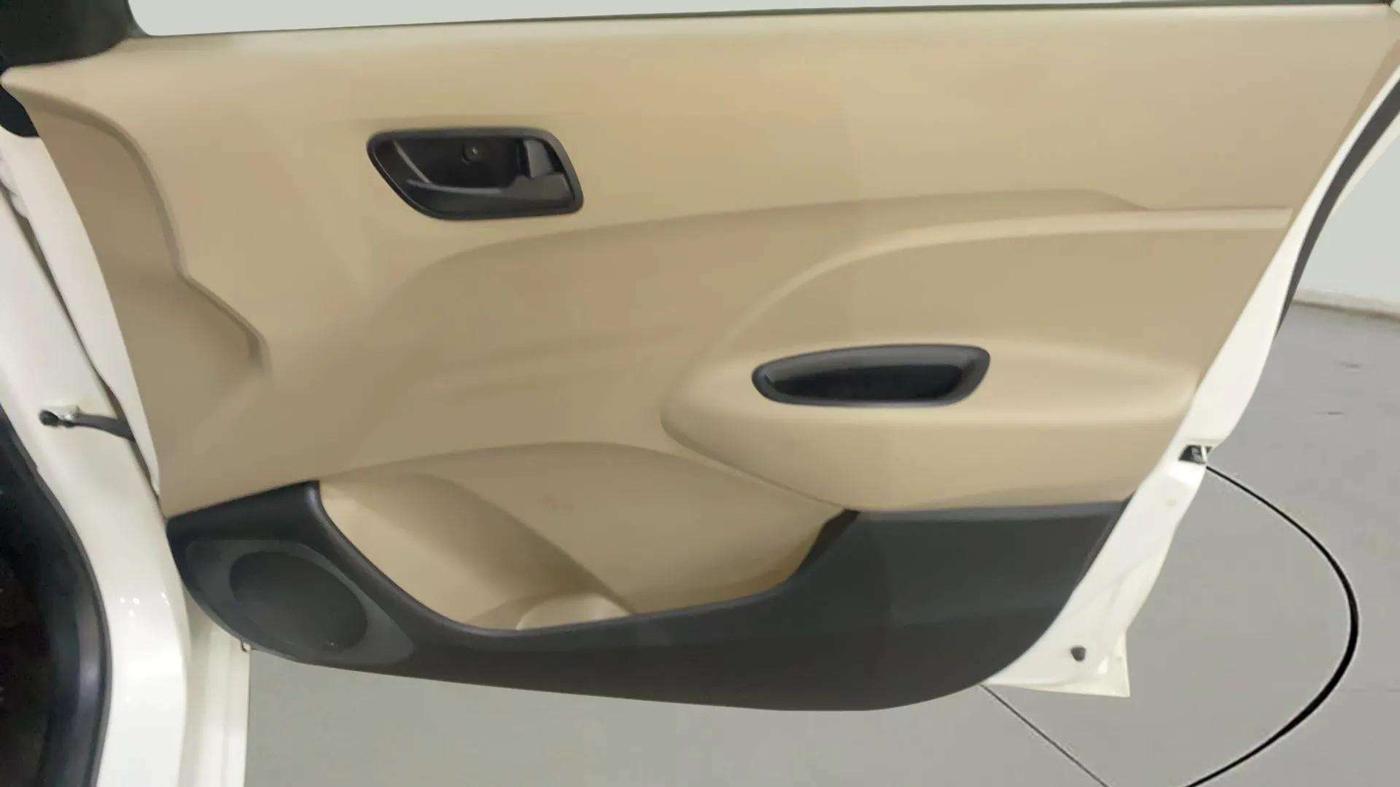 2020 Hyundai NEW SANTRO MAGNA 1.1 CORPORATE EDITION, Petrol, Manual, 21,418 km, Driver Side Door Panels Control