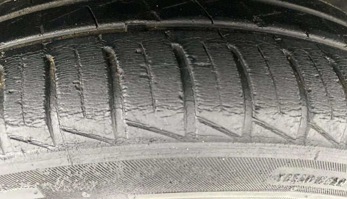 2019 Renault Kwid RXT 1.0 AMT (O), Petrol, Automatic, 33,806 km, Right Front Tyre Tread