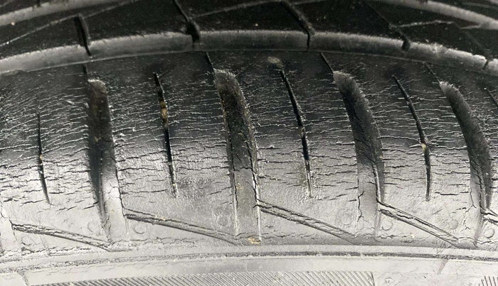 2019 Renault Kwid RXT 1.0 AMT (O), Petrol, Automatic, 33,806 km, Left Rear Tyre Tread
