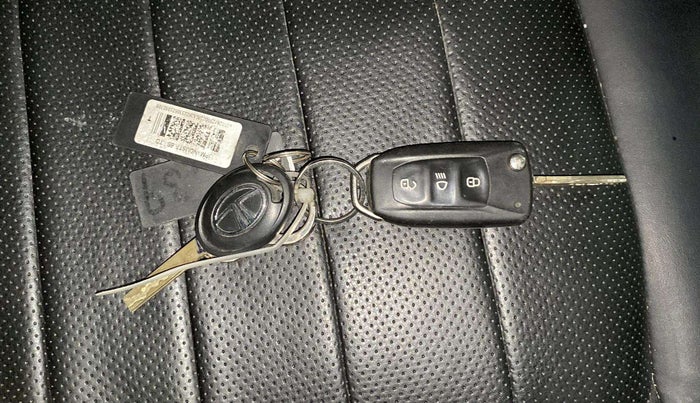 2021 Tata Tiago XT (O) PETROL, Petrol, Manual, 20,792 km, Key Close Up