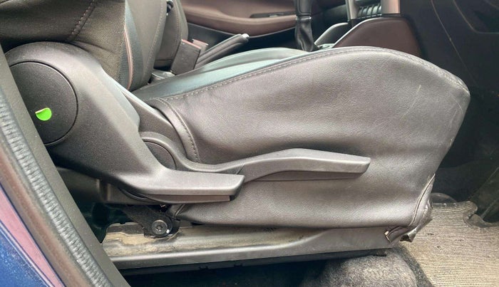 2023 Maruti Grand Vitara ZETA SMART HYBRID, Petrol, Manual, 32,783 km, Driver Side Adjustment Panel