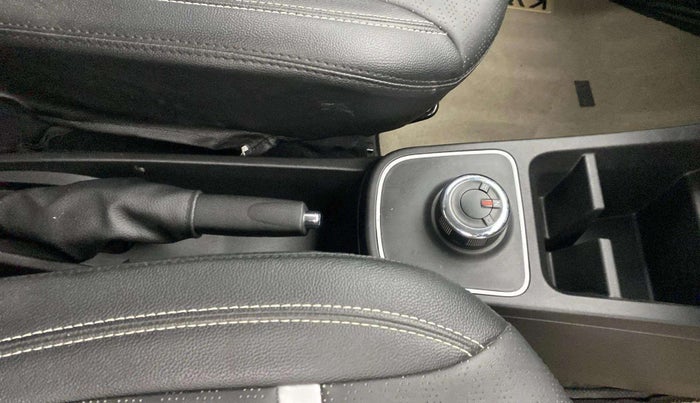 2022 Renault Kwid CLIMBER 1.0 AMT (O), Petrol, Automatic, 5,429 km, Gear Lever