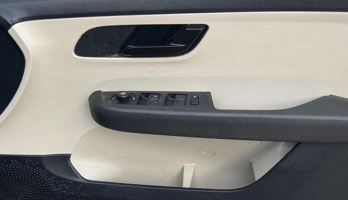 2022 Tata ALTROZ XMA PLUS PETROL, Petrol, Manual, 18,717 km, Driver Side Door Panels Control