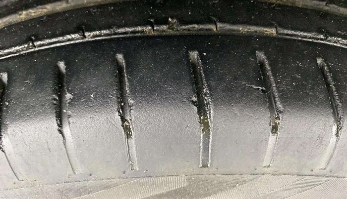 2021 Maruti Swift ZXI PLUS, Petrol, Manual, 38,489 km, Right Front Tyre Tread