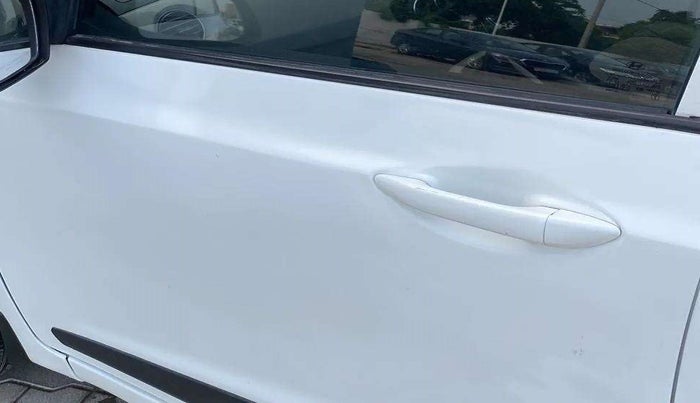 2019 Hyundai Grand i10 SPORTZ (O) AT 1.2 KAPPA VTVT, Petrol, Automatic, 78,117 km, Front passenger door - Minor scratches