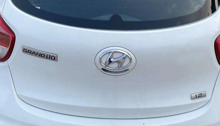 2019 Hyundai Grand i10 SPORTZ (O) AT 1.2 KAPPA VTVT, Petrol, Automatic, 78,117 km, Dicky (Boot door) - Slightly dented