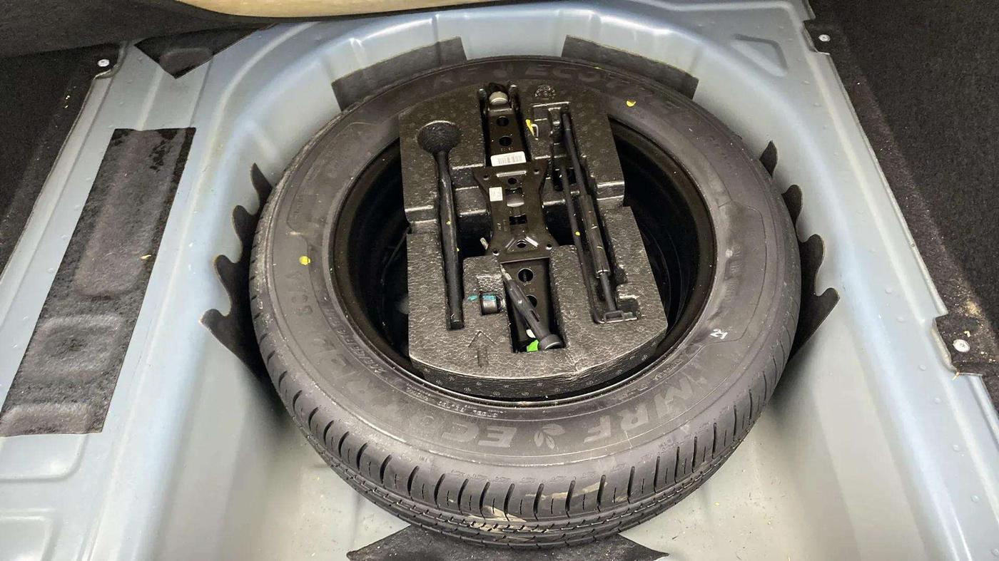 2023 Skoda SLAVIA AMBITION 1.5L TSI AT, Petrol, Automatic, 31,866 km, Spare Tyre