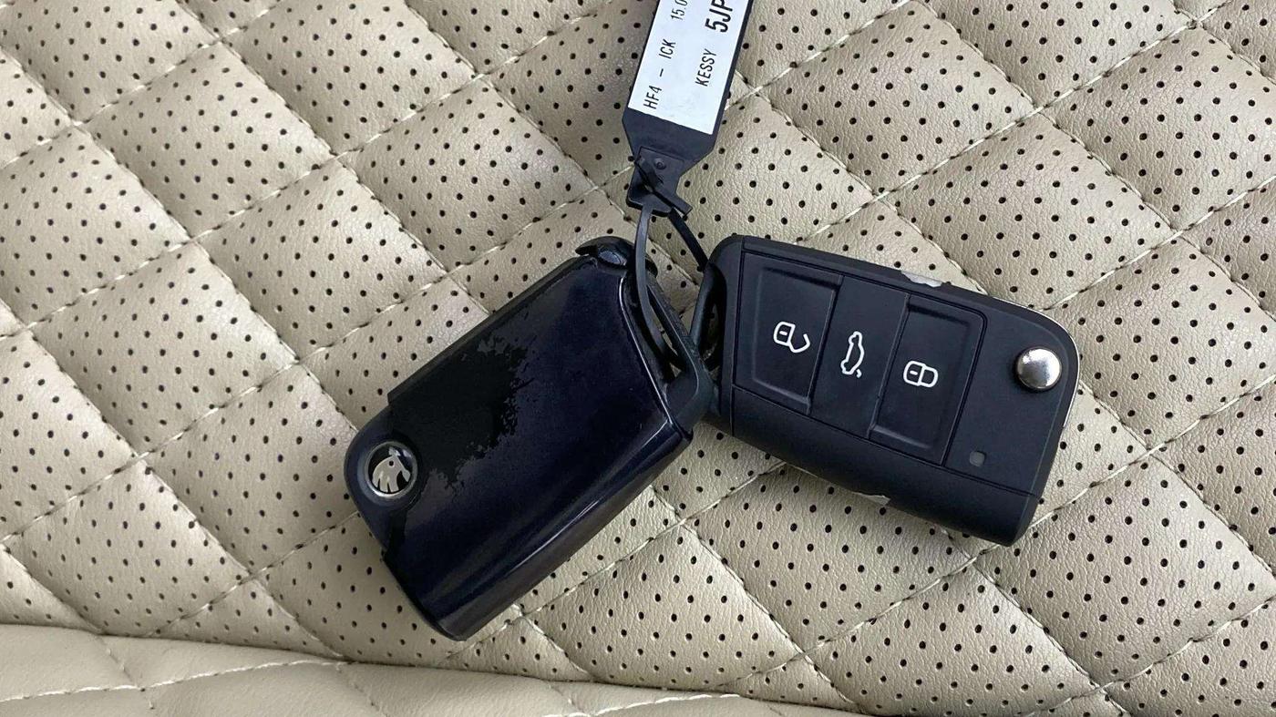 2023 Skoda SLAVIA AMBITION 1.5L TSI AT, Petrol, Automatic, 31,866 km, Key Close Up