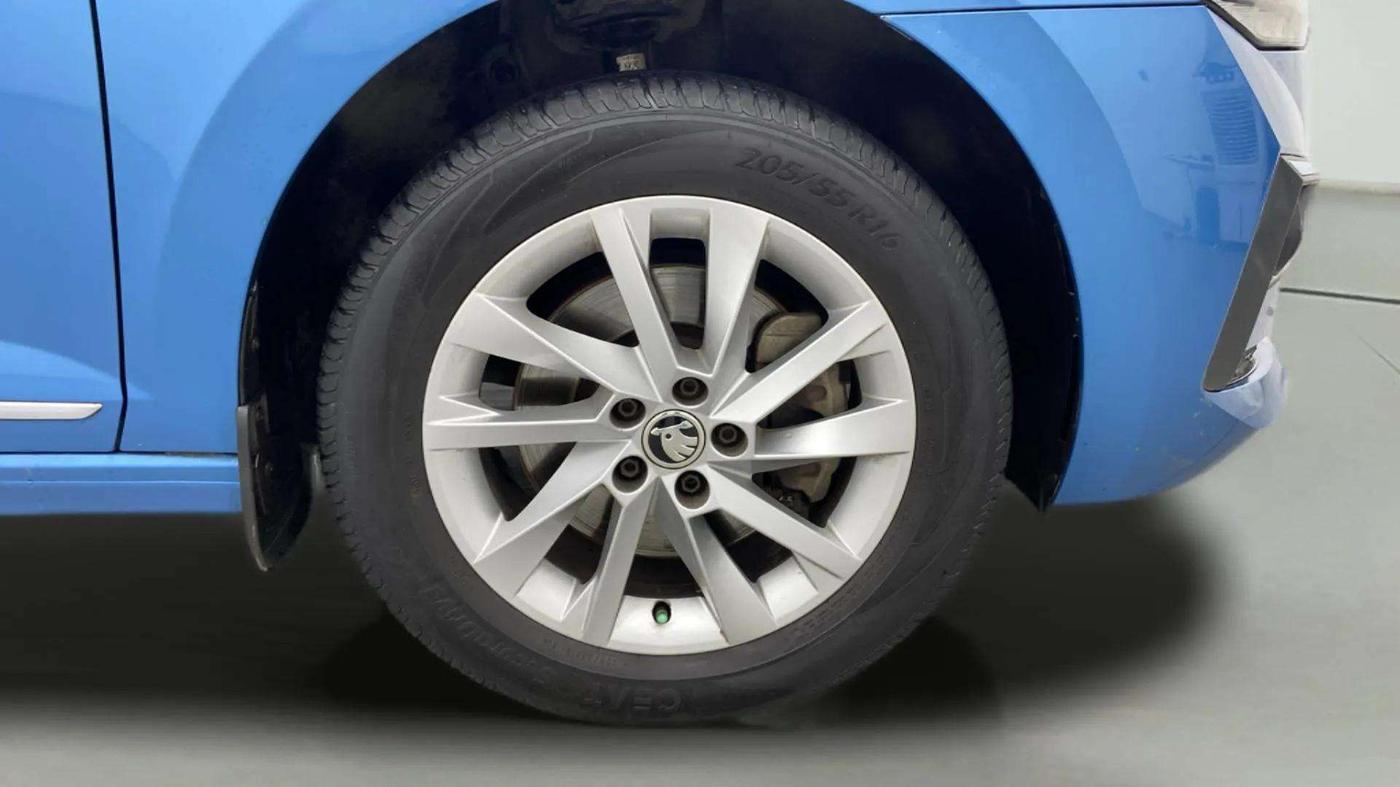 2023 Skoda SLAVIA AMBITION 1.5L TSI AT, Petrol, Automatic, 31,866 km, Right Front Wheel