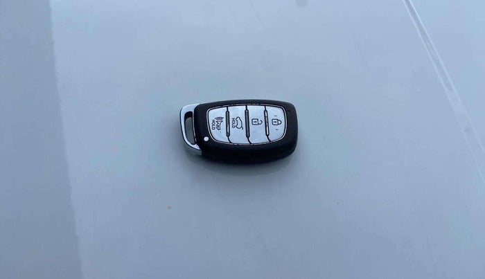 2021 Hyundai NEW I20 ASTA (O) 1.0 TURBO GDI DCT, Petrol, Automatic, 29,437 km, Key Close Up