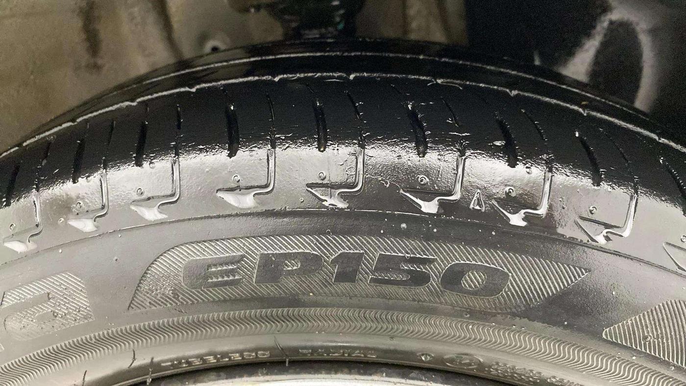 2019 Maruti IGNIS DELTA 1.2 AMT, Petrol, Automatic, 39,629 km, Right Front Tyre Tread