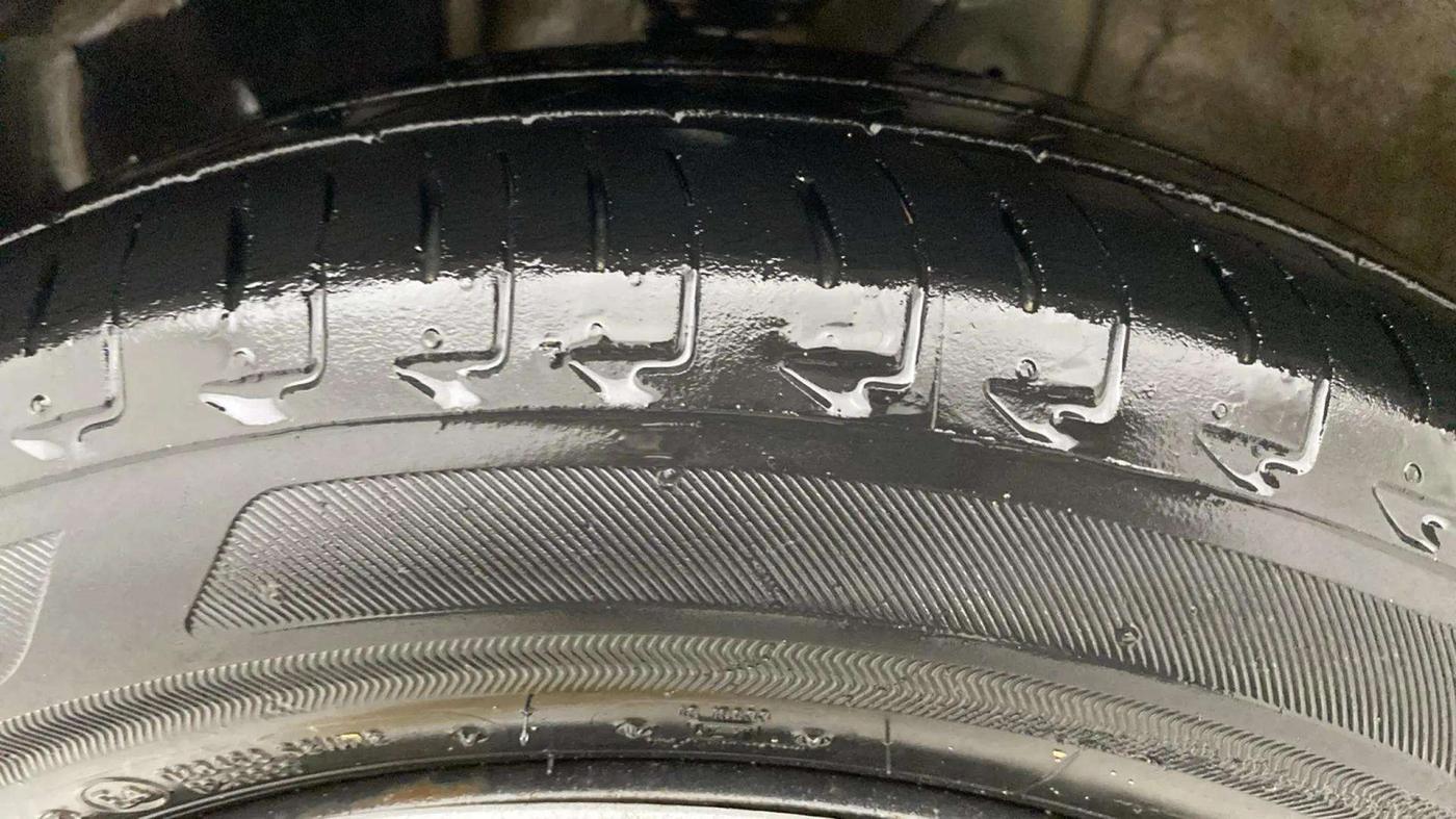 2019 Maruti IGNIS DELTA 1.2 AMT, Petrol, Automatic, 39,629 km, Left Front Tyre Tread