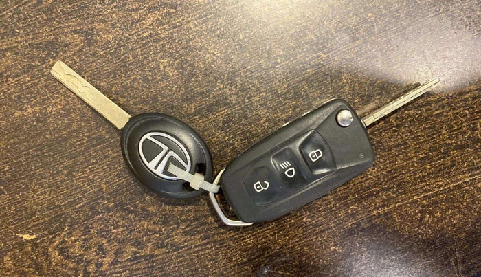 2021 Tata NEXON XMA PETROL, Petrol, Automatic, 30,892 km, Key Close Up