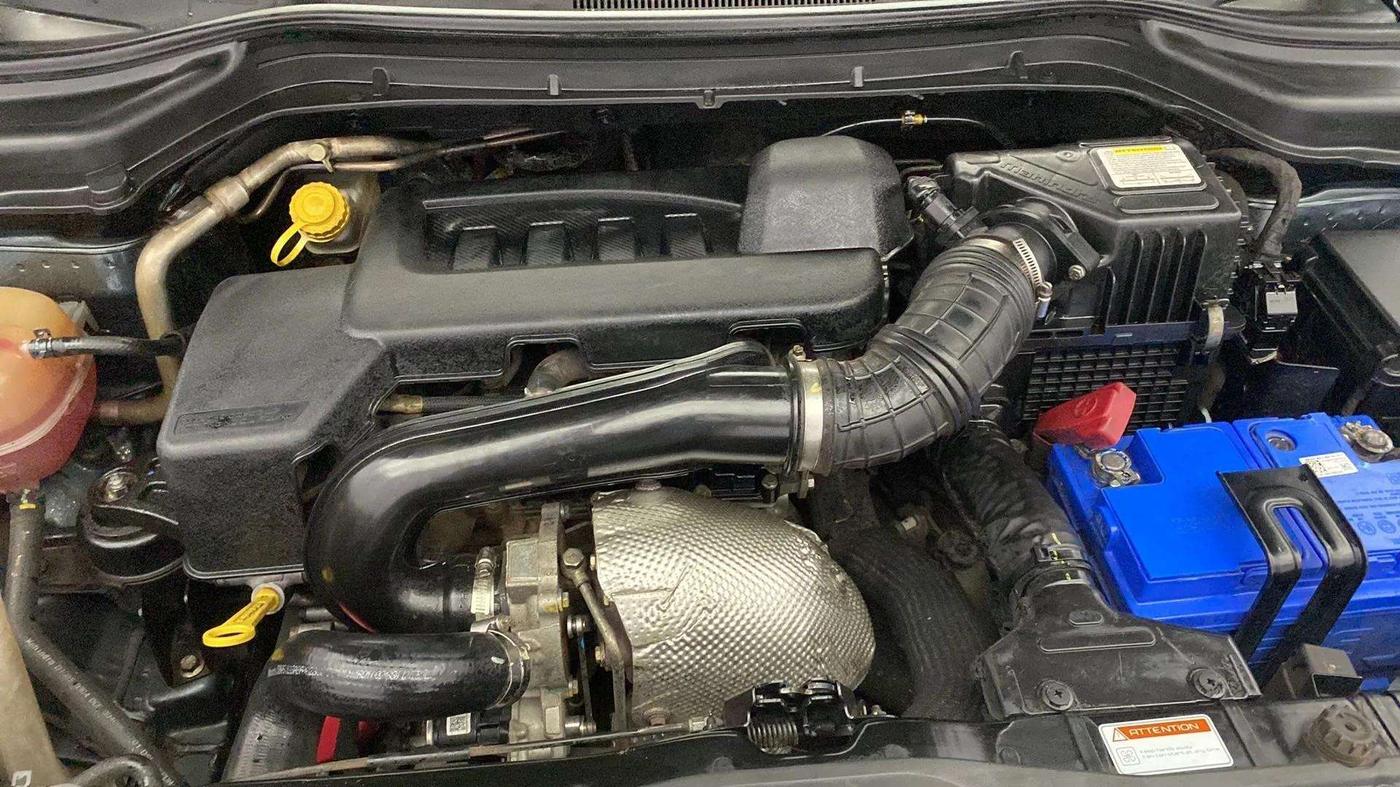 2019 Mahindra XUV300 W8 (O) 1.5 DIESEL, Diesel, Manual, 1,42,625 km, Open Bonet
