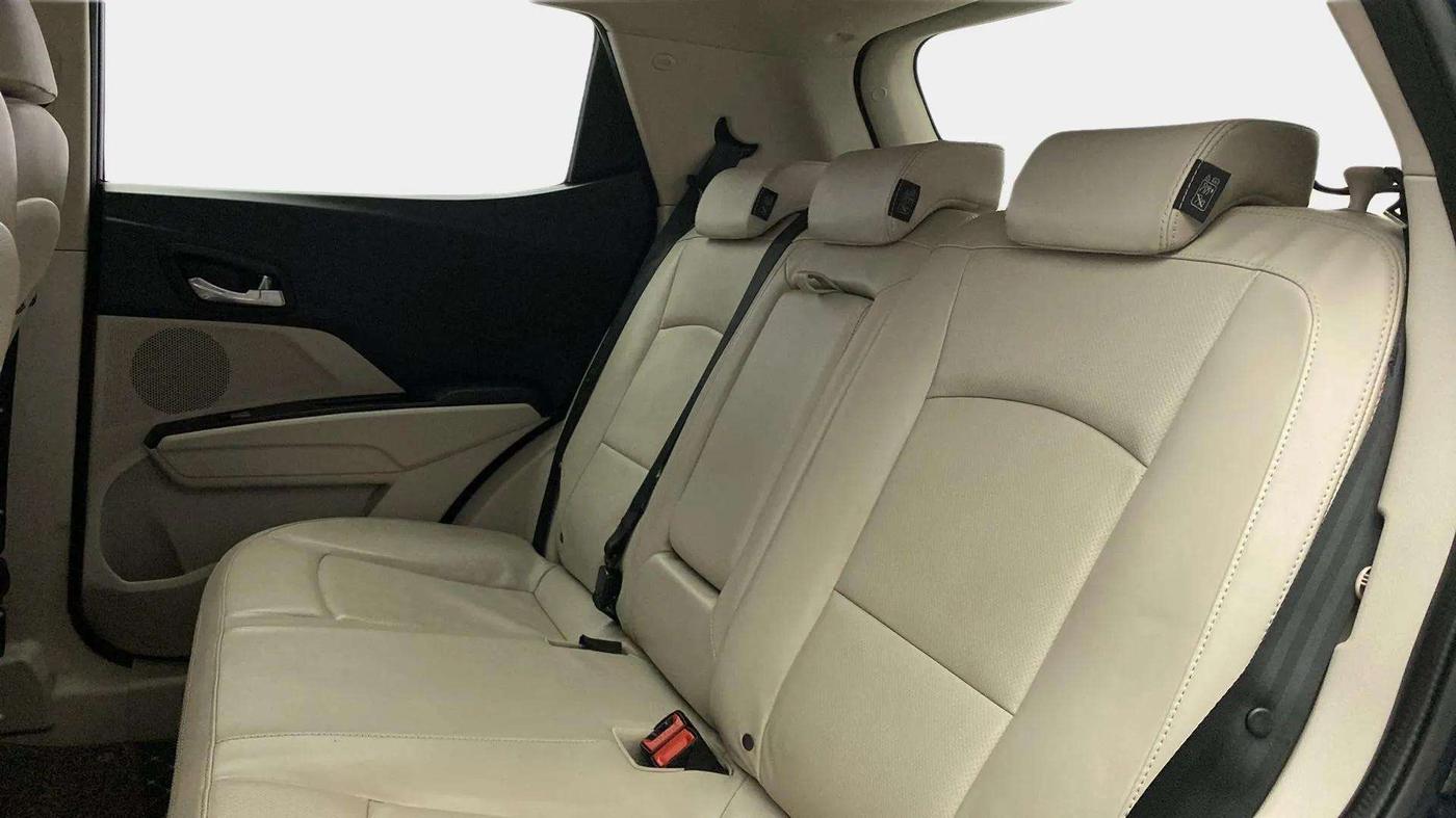 2019 Mahindra XUV300 W8 (O) 1.5 DIESEL, Diesel, Manual, 1,42,625 km, Right Side Rear Door Cabin