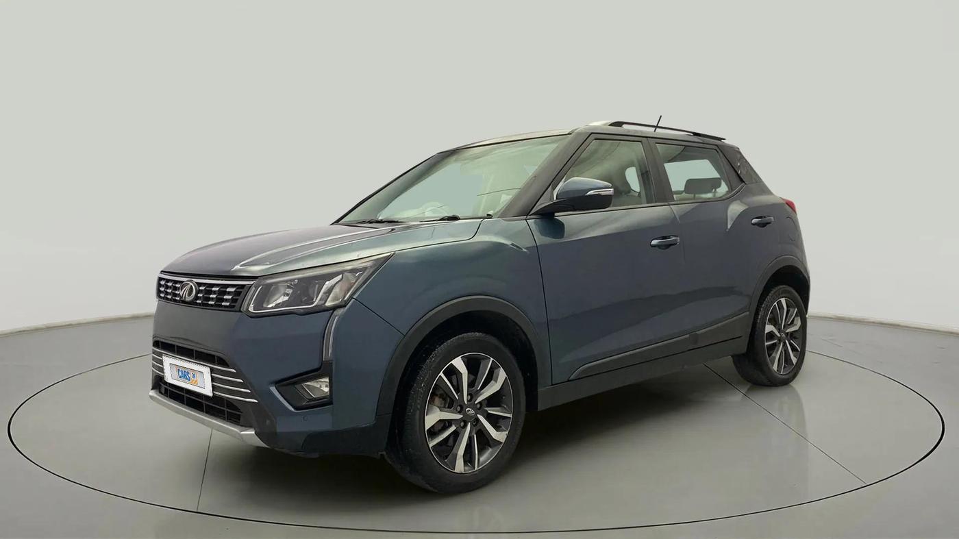 2019 Mahindra XUV300 W8 (O) 1.5 DIESEL, Diesel, Manual, 1,42,625 km, Left Front Diagonal