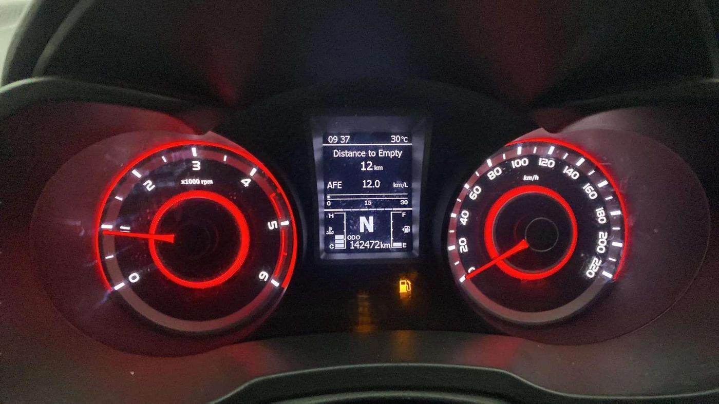 2019 Mahindra XUV300 W8 (O) 1.5 DIESEL, Diesel, Manual, 1,42,625 km, Odometer Image