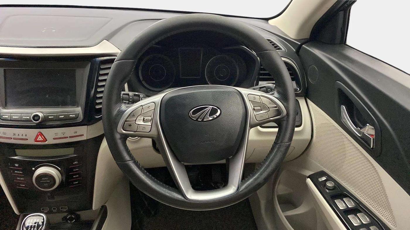 2019 Mahindra XUV300 W8 (O) 1.5 DIESEL, Diesel, Manual, 1,42,625 km, Steering Wheel Close Up